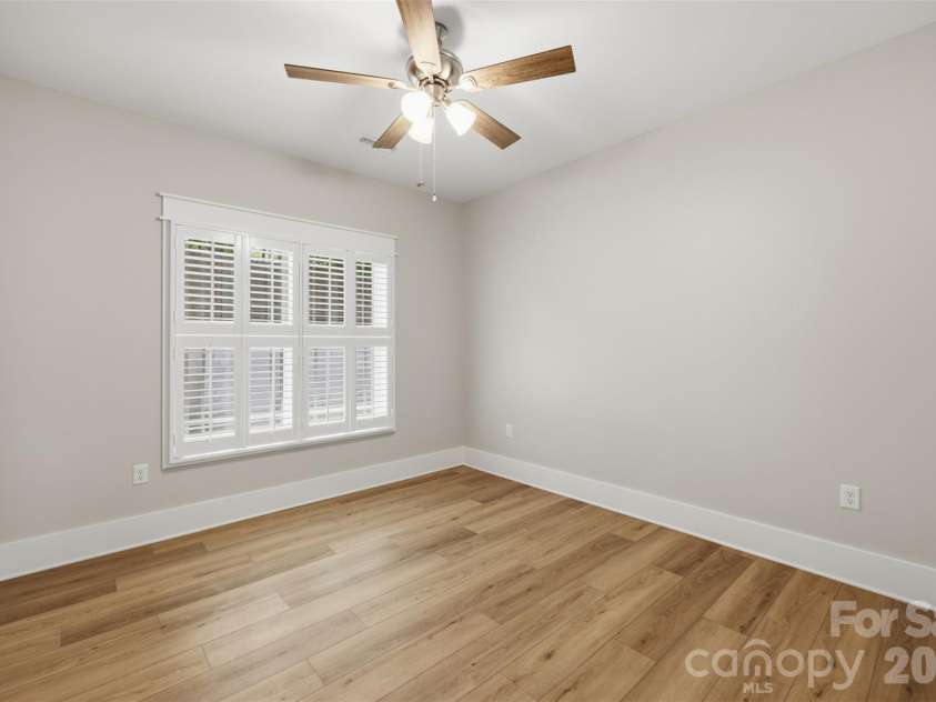 2109 6th Street, Hickory, NC 28601.  MLS# CAR4378669, YatesRealty ID 22761. 