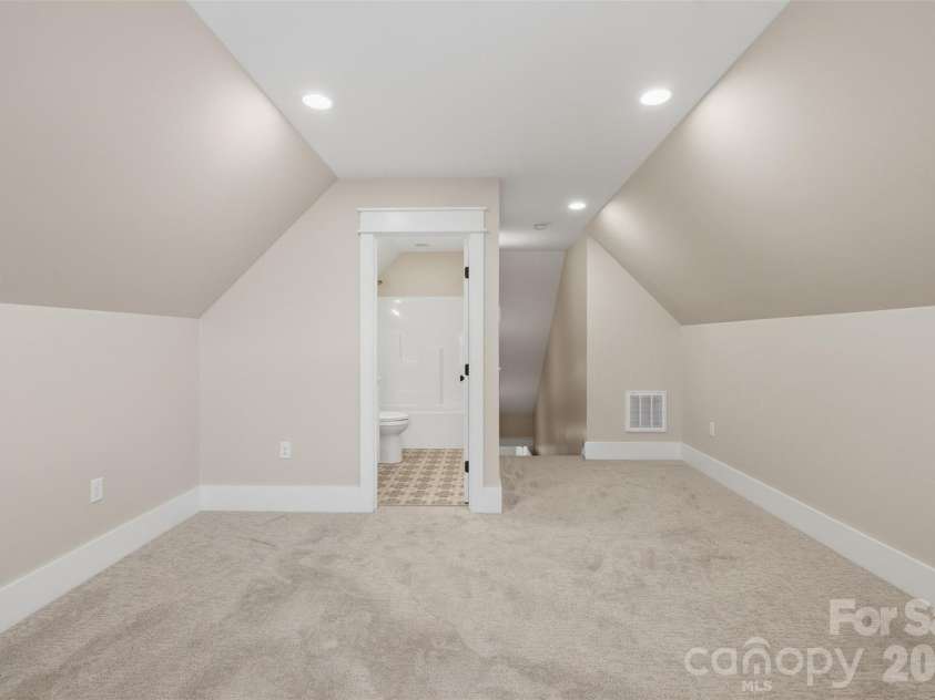 2109 6th Street, Hickory, NC 28601.  MLS# CAR4378669, YatesRealty ID 22761. 