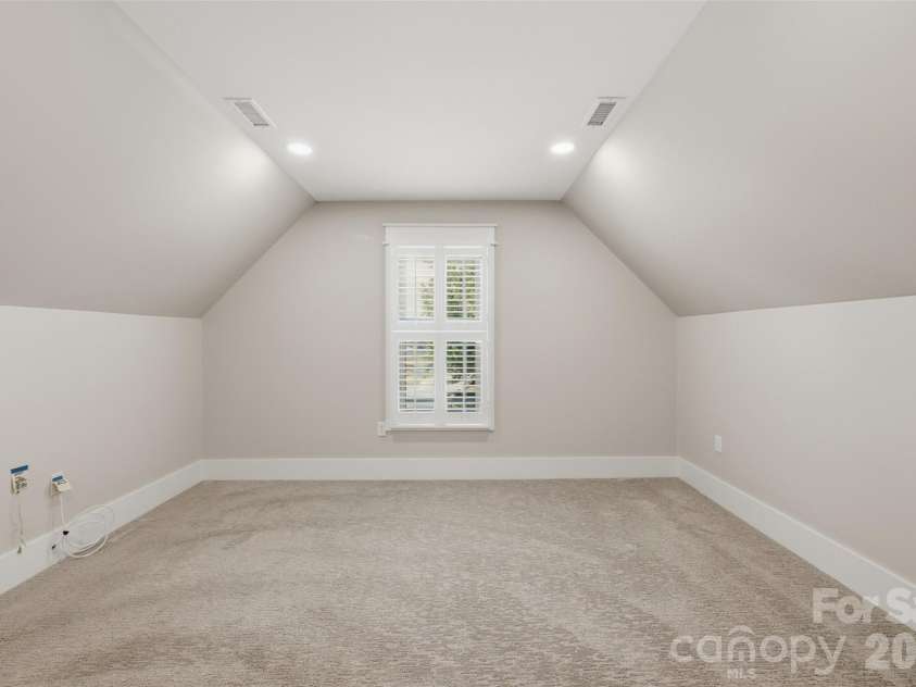 2109 6th Street, Hickory, NC 28601.  MLS# CAR4378669, YatesRealty ID 22761. 