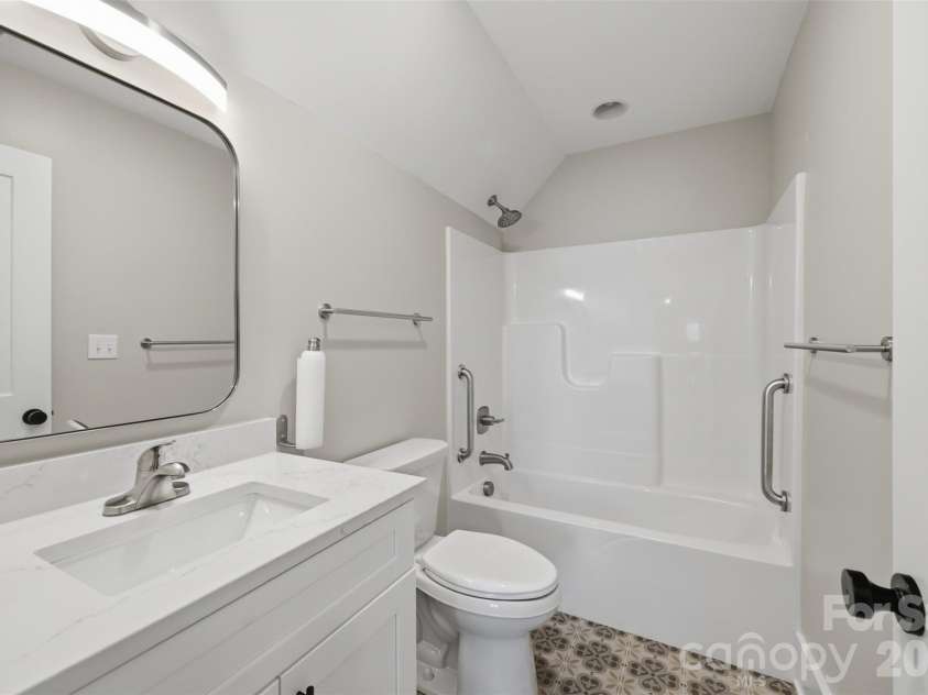 2109 6th Street, Hickory, NC 28601.  MLS# CAR4378669, YatesRealty ID 22761. 