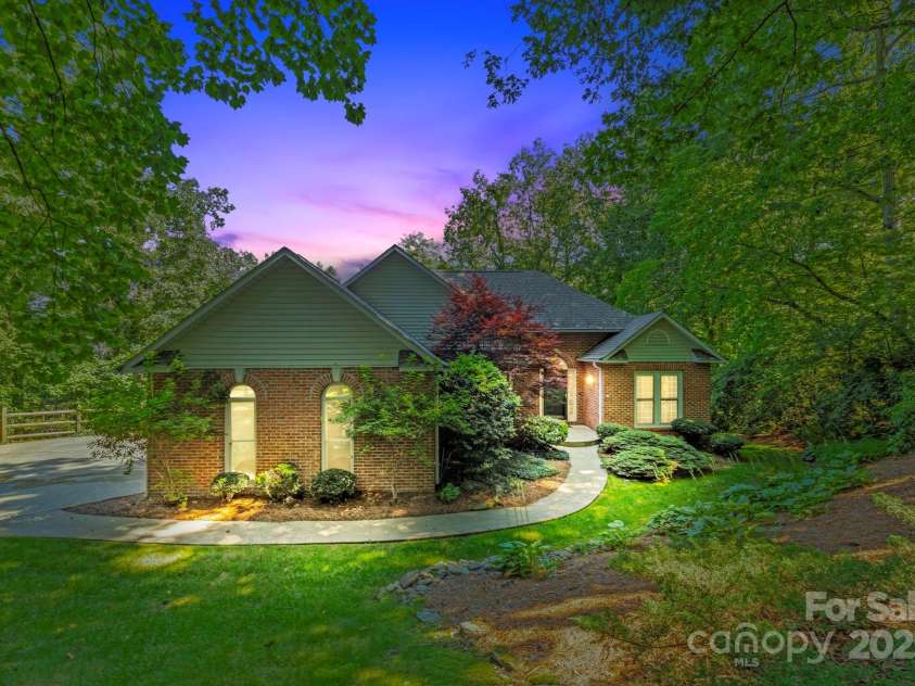 741 Zelda Court, Hendersonville, NC 28792.  MLS# CAR4275161, YatesRealty ID 22761. 