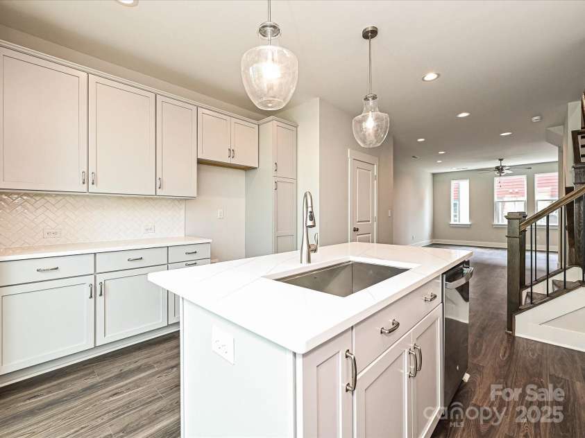 1312 Walter Taylor Way, Charlotte, NC 28206.  MLS# CAR4207731, YatesRealty ID 22762. Kitchen/Dining/Living