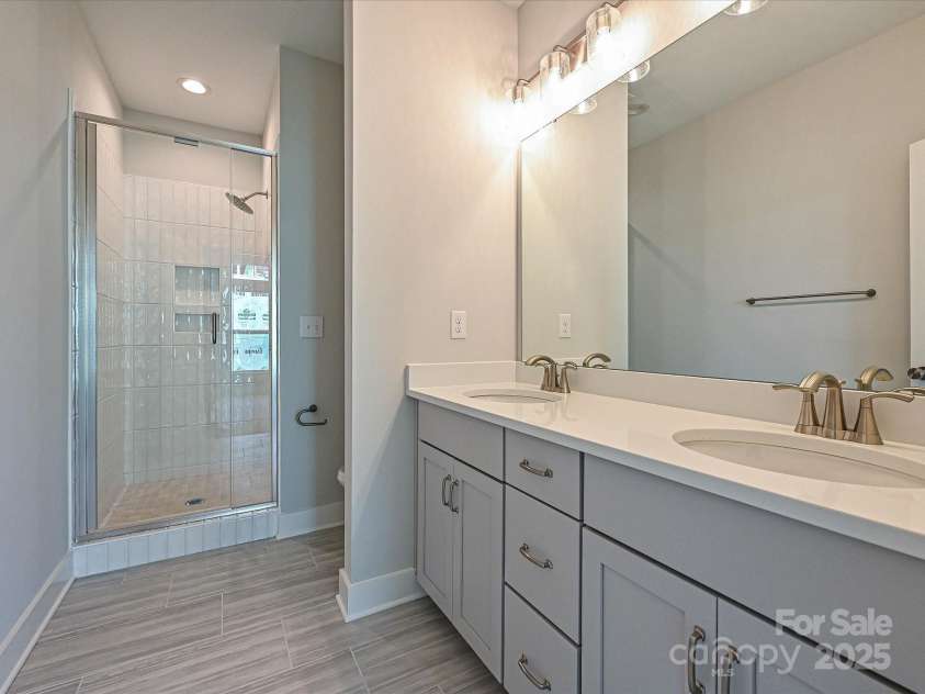 1312 Walter Taylor Way, Charlotte, NC 28206.  MLS# CAR4207731, YatesRealty ID 22762. Premier Bath