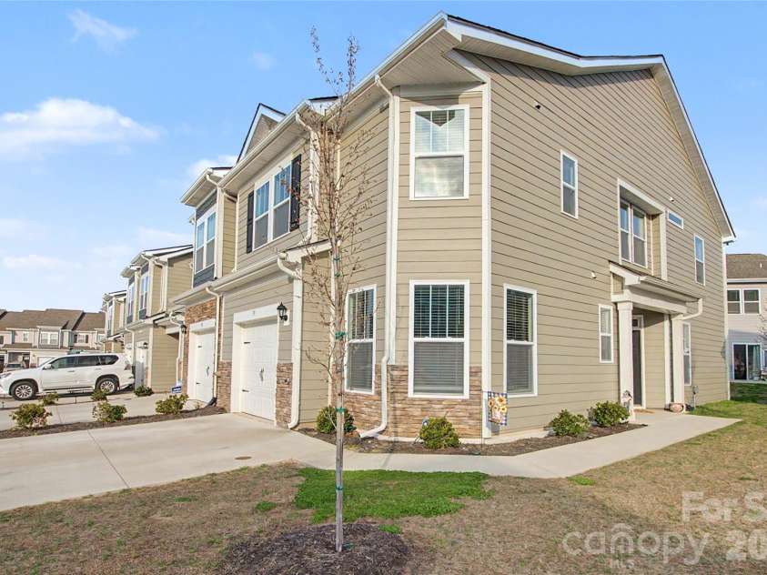 33 Cedar Hill Road, Hendersonville, NC 28792.  MLS# CAR4366130, YatesRealty ID 22762. 