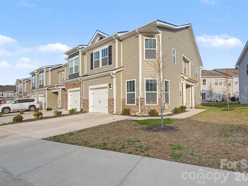 33 Cedar Hill Road, Hendersonville, NC 28792.  MLS# CAR4366130, YatesRealty ID 22762. 