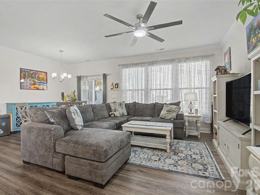 33 Cedar Hill Road, Hendersonville, NC 28792.  MLS# CAR4366130, YatesRealty ID 22762. 