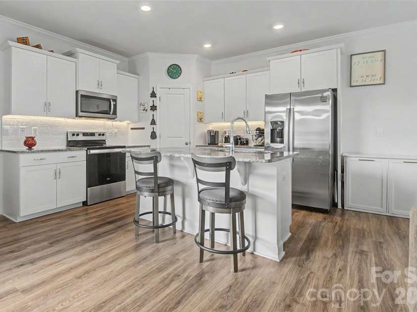 33 Cedar Hill Road, Hendersonville, NC 28792.  MLS# CAR4366130, YatesRealty ID 22762. 