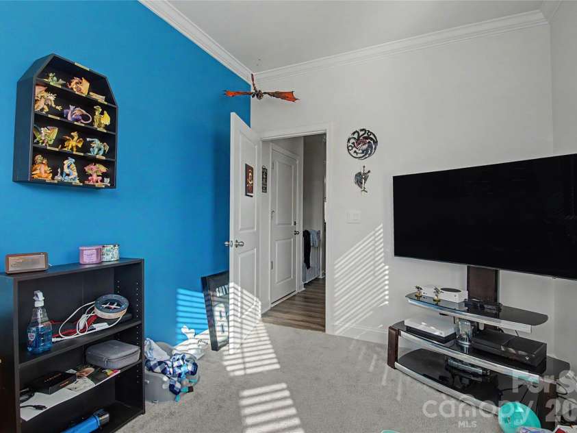 33 Cedar Hill Road, Hendersonville, NC 28792.  MLS# CAR4366130, YatesRealty ID 22762. 