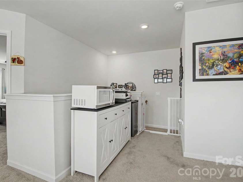 33 Cedar Hill Road, Hendersonville, NC 28792.  MLS# CAR4366130, YatesRealty ID 22762. 