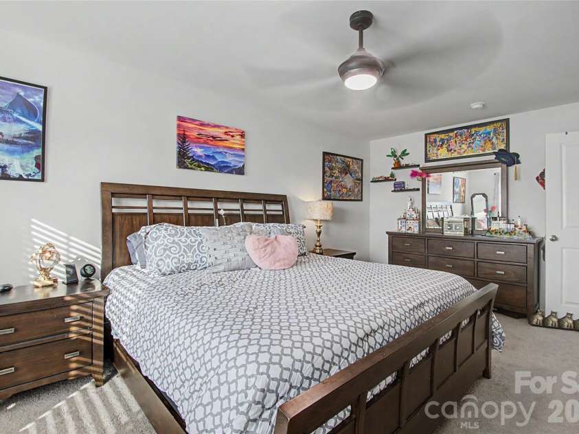 33 Cedar Hill Road, Hendersonville, NC 28792.  MLS# CAR4366130, YatesRealty ID 22762. 