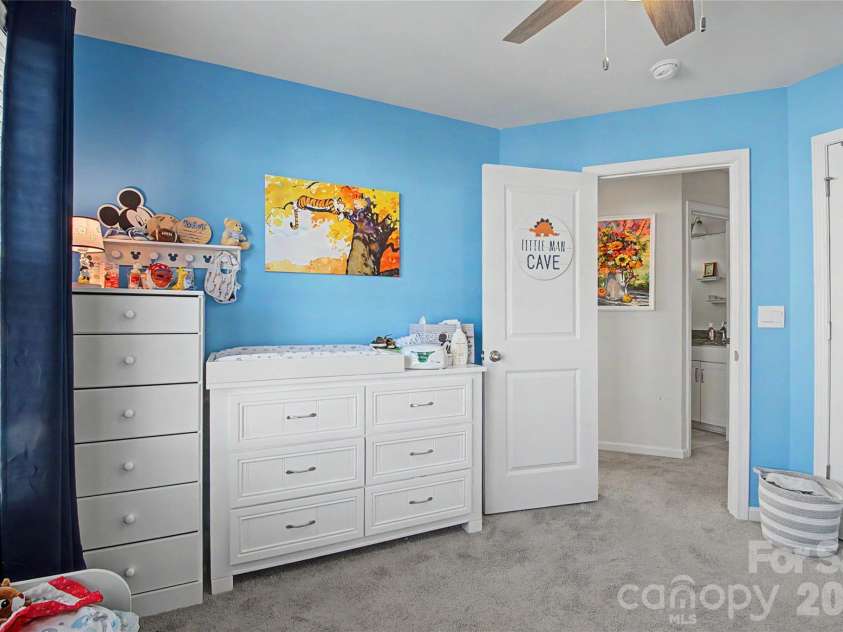 33 Cedar Hill Road, Hendersonville, NC 28792.  MLS# CAR4366130, YatesRealty ID 22762. 