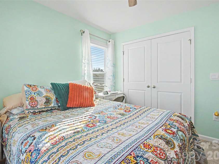 33 Cedar Hill Road, Hendersonville, NC 28792.  MLS# CAR4366130, YatesRealty ID 22762. 