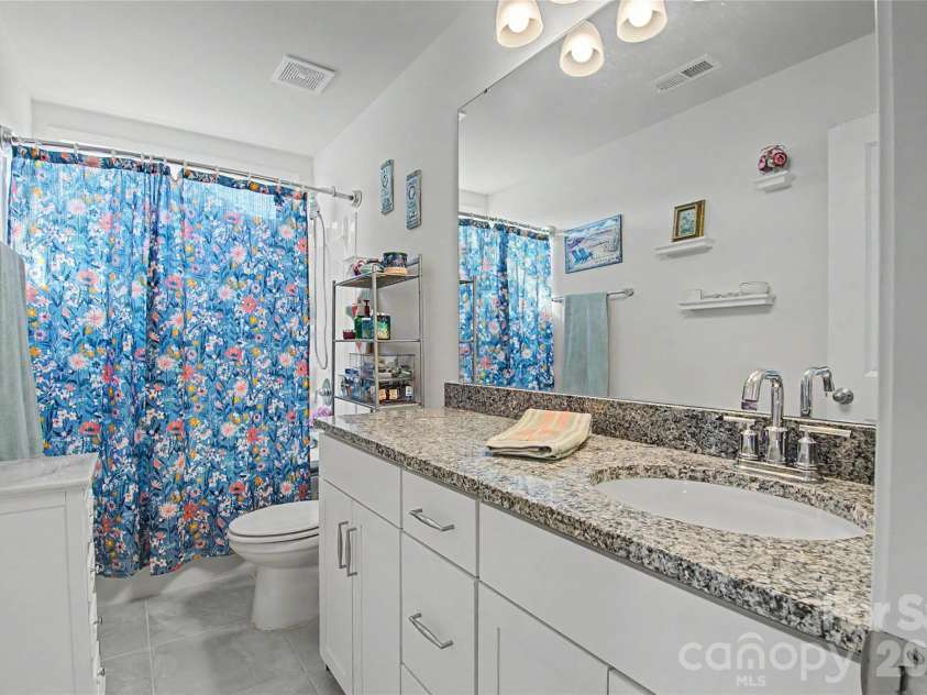 33 Cedar Hill Road, Hendersonville, NC 28792.  MLS# CAR4366130, YatesRealty ID 22762. 