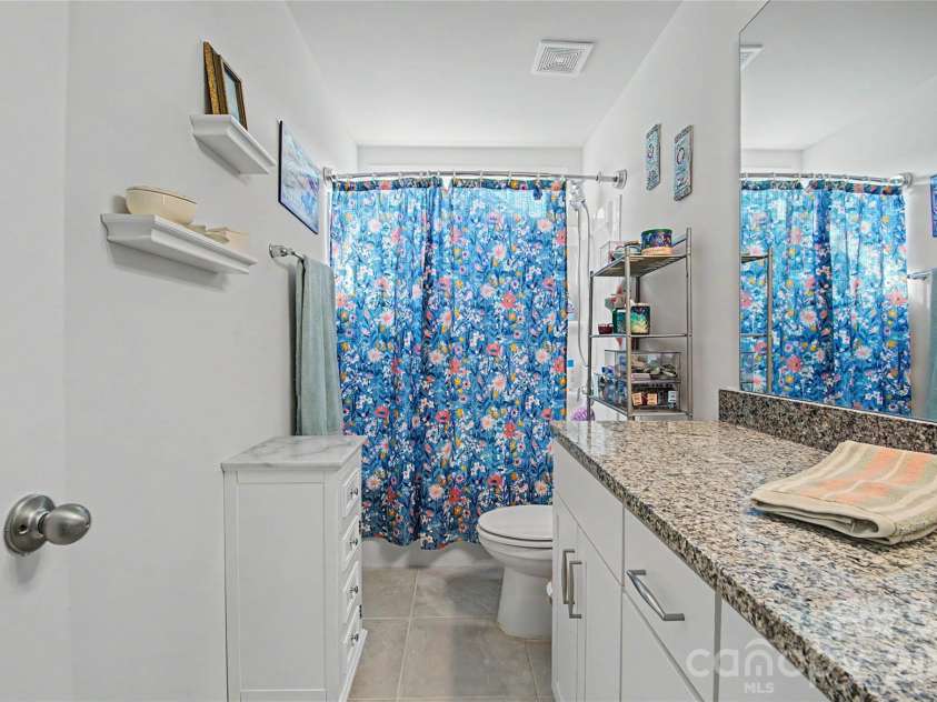 33 Cedar Hill Road, Hendersonville, NC 28792.  MLS# CAR4366130, YatesRealty ID 22762. 