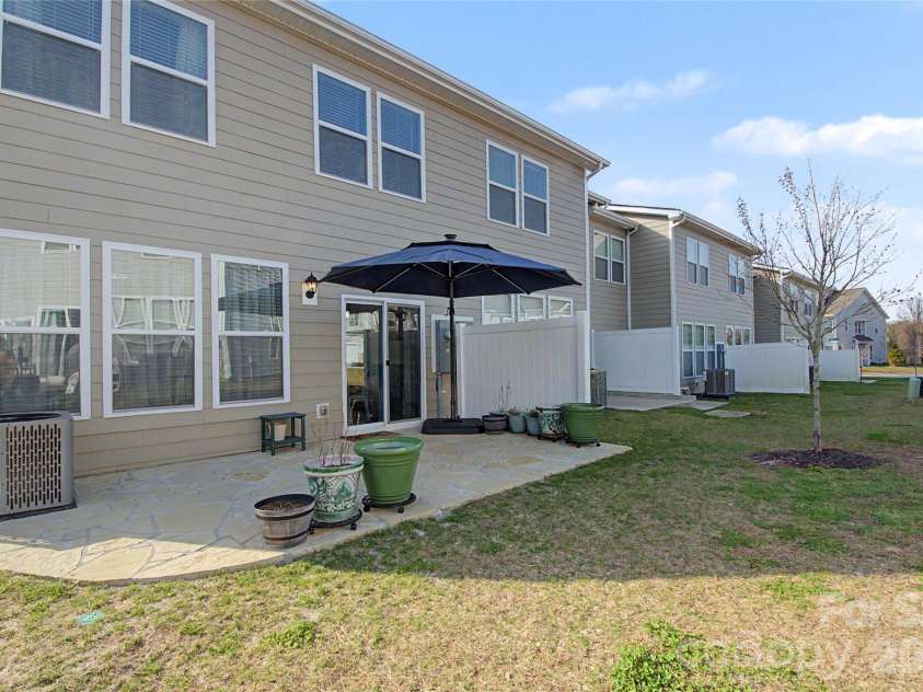 33 Cedar Hill Road, Hendersonville, NC 28792.  MLS# CAR4366130, YatesRealty ID 22762. 