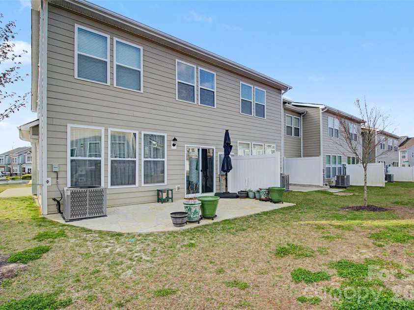 33 Cedar Hill Road, Hendersonville, NC 28792.  MLS# CAR4366130, YatesRealty ID 22762. 