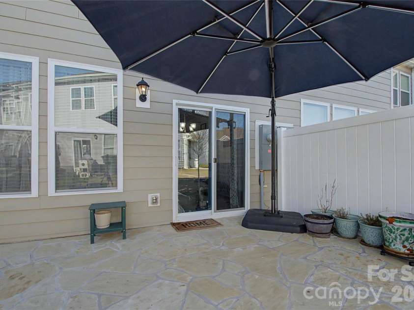 33 Cedar Hill Road, Hendersonville, NC 28792.  MLS# CAR4366130, YatesRealty ID 22762. 
