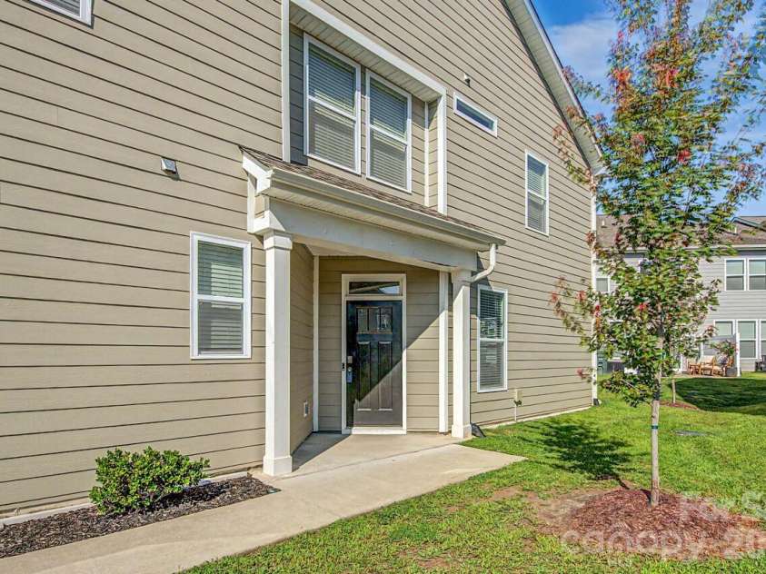 33 Cedar Hill Road, Hendersonville, NC 28792.  MLS# CAR4366130, YatesRealty ID 22762. 