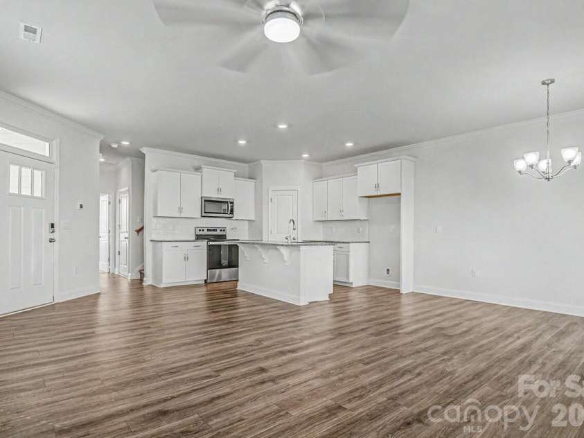 33 Cedar Hill Road, Hendersonville, NC 28792.  MLS# CAR4366130, YatesRealty ID 22762. 