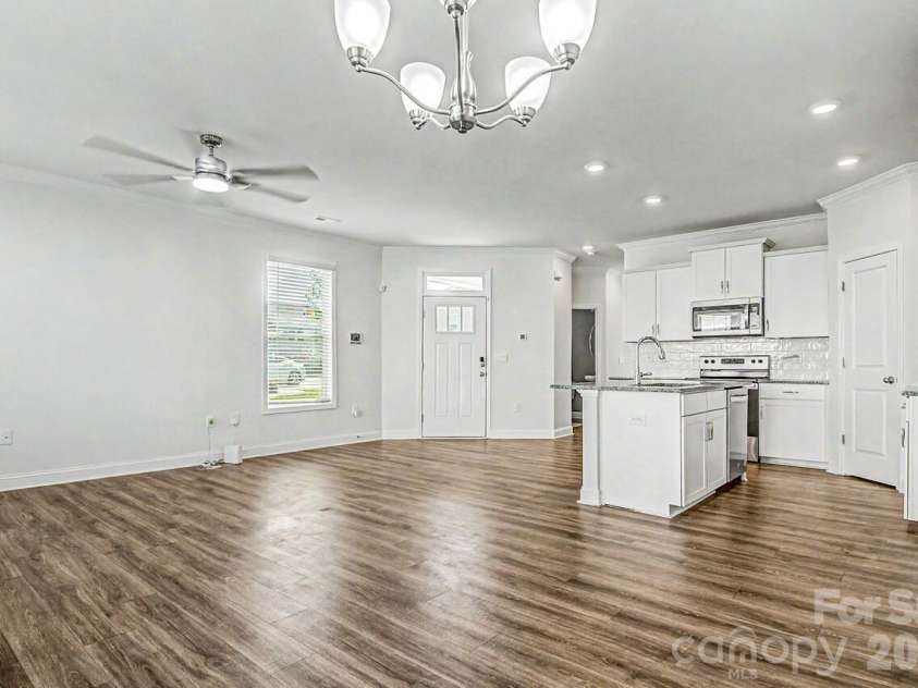 33 Cedar Hill Road, Hendersonville, NC 28792.  MLS# CAR4366130, YatesRealty ID 22762. 