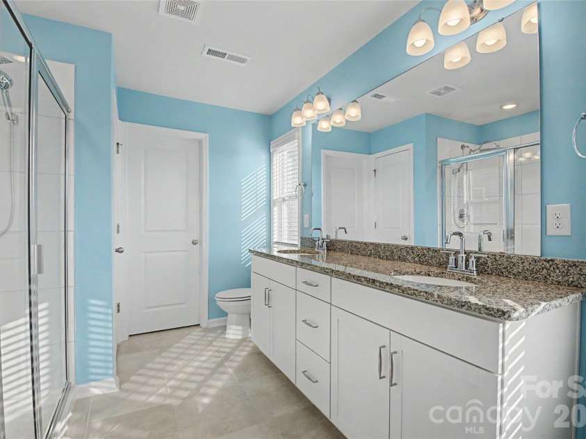 33 Cedar Hill Road, Hendersonville, NC 28792.  MLS# CAR4366130, YatesRealty ID 22762. Primary Bath