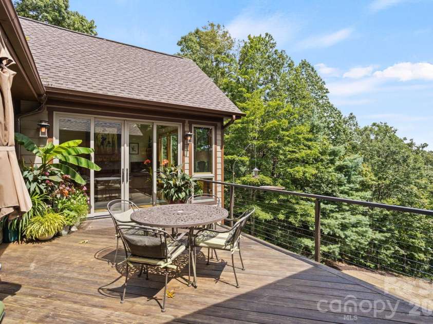 163 Old Poplar Lane, Flat Rock, NC 28731.  MLS# CAR4381319, YatesRealty ID 22763. 