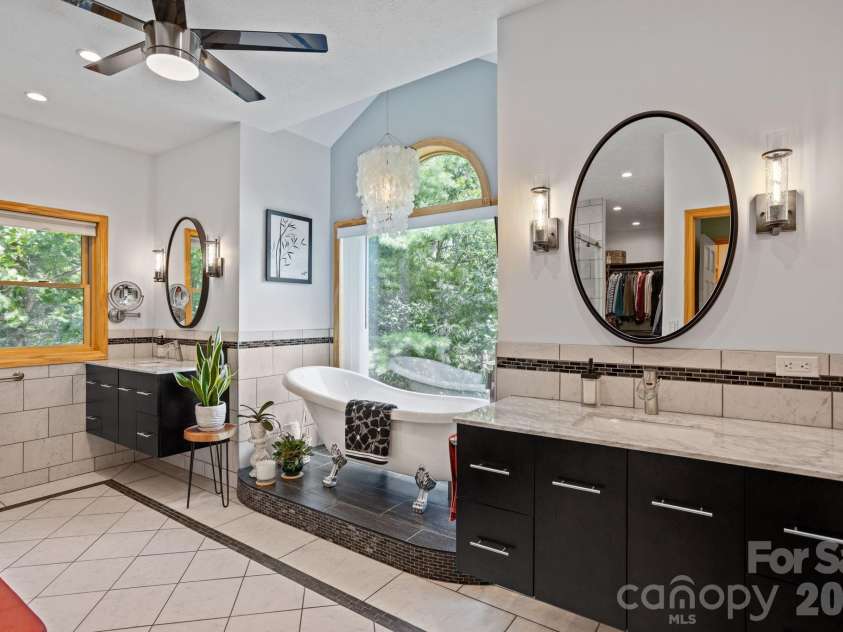 163 Old Poplar Lane, Flat Rock, NC 28731.  MLS# CAR4381319, YatesRealty ID 22763. 