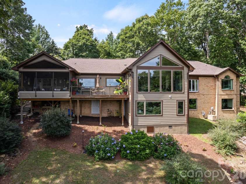 163 Old Poplar Lane, Flat Rock, NC 28731.  MLS# CAR4381319, YatesRealty ID 22763. 