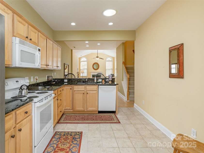47 Craggy Vista Drive, Swannanoa, NC 28778.  MLS# CAR4231370, YatesRealty ID 22763. 