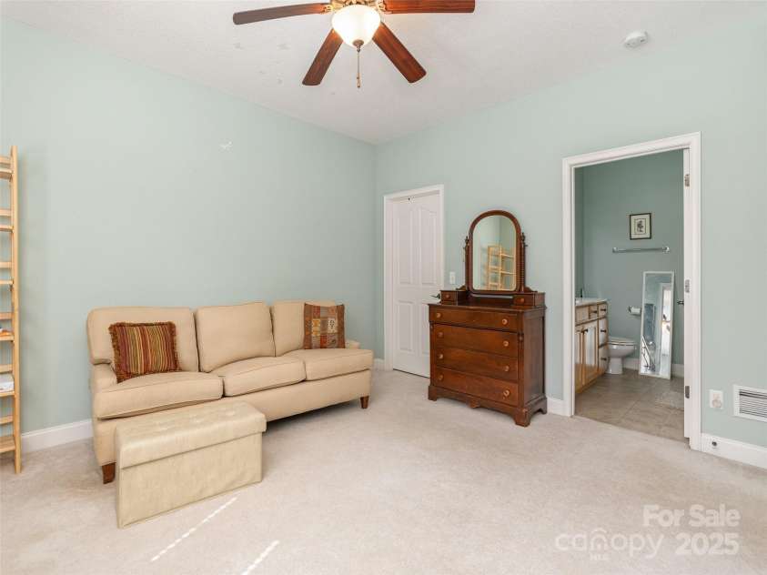 47 Craggy Vista Drive, Swannanoa, NC 28778.  MLS# CAR4231370, YatesRealty ID 22763. 