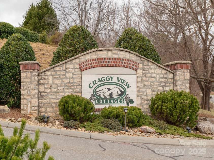 47 Craggy Vista Drive, Swannanoa, NC 28778.  MLS# CAR4231370, YatesRealty ID 22763. 
