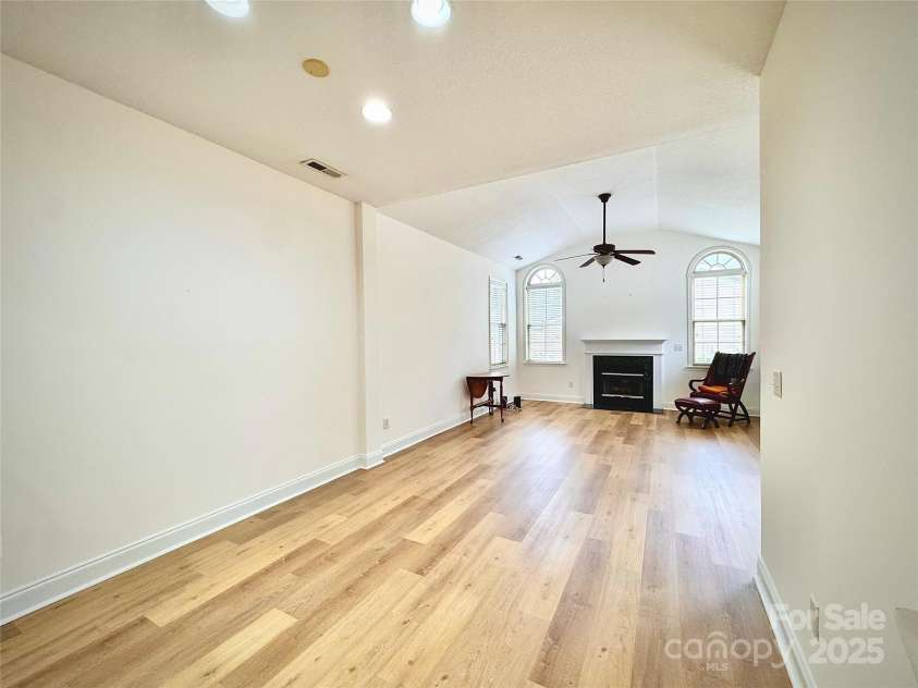 47 Craggy Vista Drive, Swannanoa, NC 28778.  MLS# CAR4231370, YatesRealty ID 22763. 