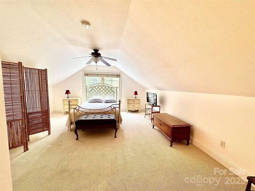 47 Craggy Vista Drive, Swannanoa, NC 28778.  MLS# CAR4231370, YatesRealty ID 22763. 