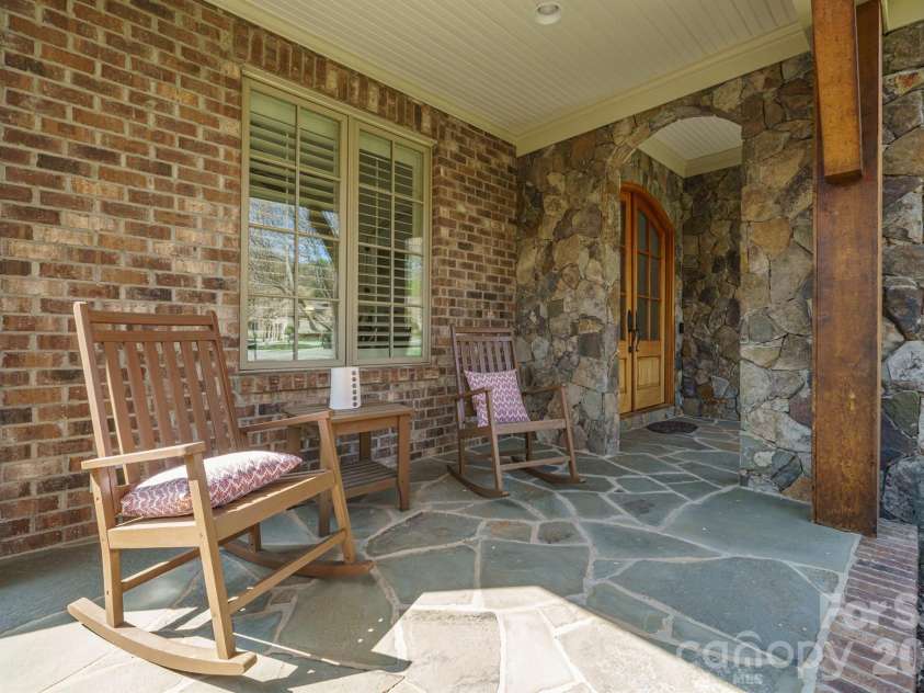 20609 Queensdale Drive, Cornelius, NC 28031.  MLS# CAR4364337, YatesRealty ID 22764. 