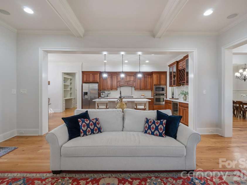 20609 Queensdale Drive, Cornelius, NC 28031.  MLS# CAR4364337, YatesRealty ID 22764. 