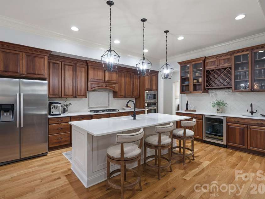 20609 Queensdale Drive, Cornelius, NC 28031.  MLS# CAR4364337, YatesRealty ID 22764. 