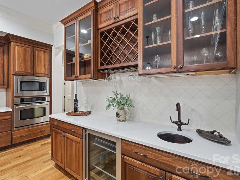 20609 Queensdale Drive, Cornelius, NC 28031.  MLS# CAR4364337, YatesRealty ID 22764. 