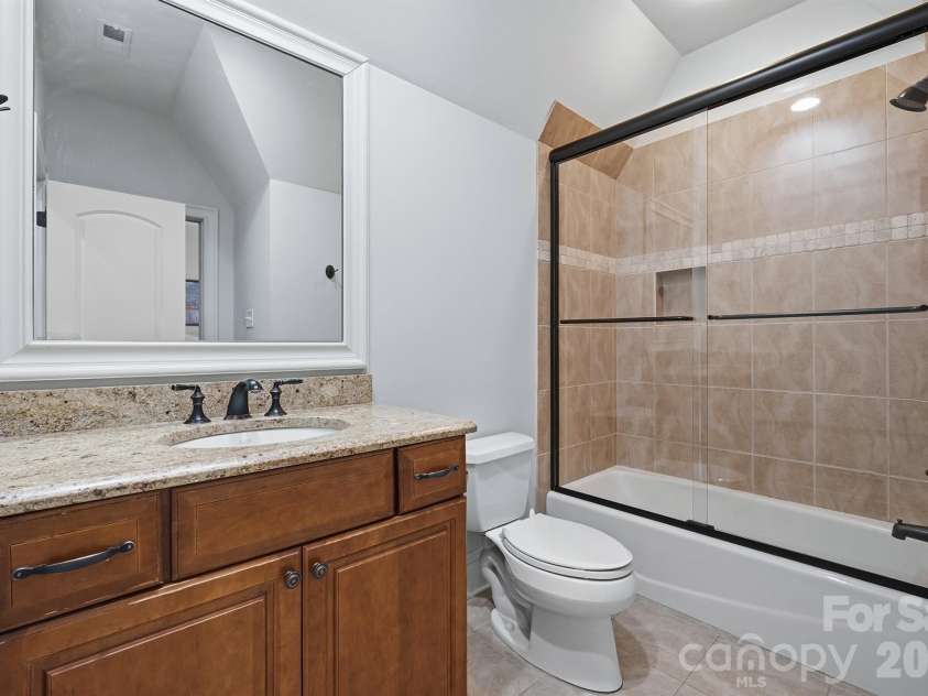 20609 Queensdale Drive, Cornelius, NC 28031.  MLS# CAR4364337, YatesRealty ID 22764. 