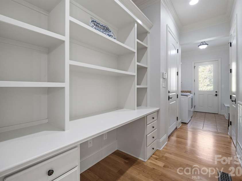 20609 Queensdale Drive, Cornelius, NC 28031.  MLS# CAR4364337, YatesRealty ID 22764. 