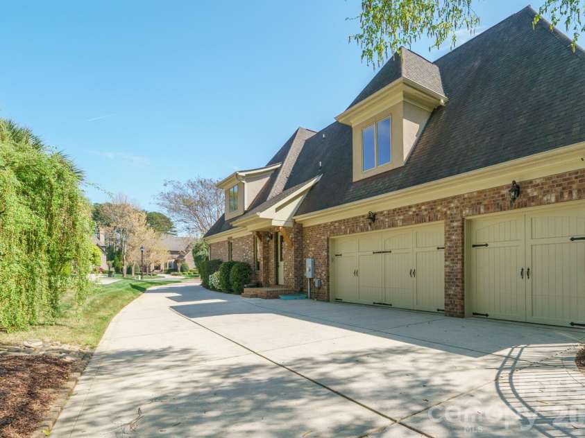 20609 Queensdale Drive, Cornelius, NC 28031.  MLS# CAR4364337, YatesRealty ID 22764. 