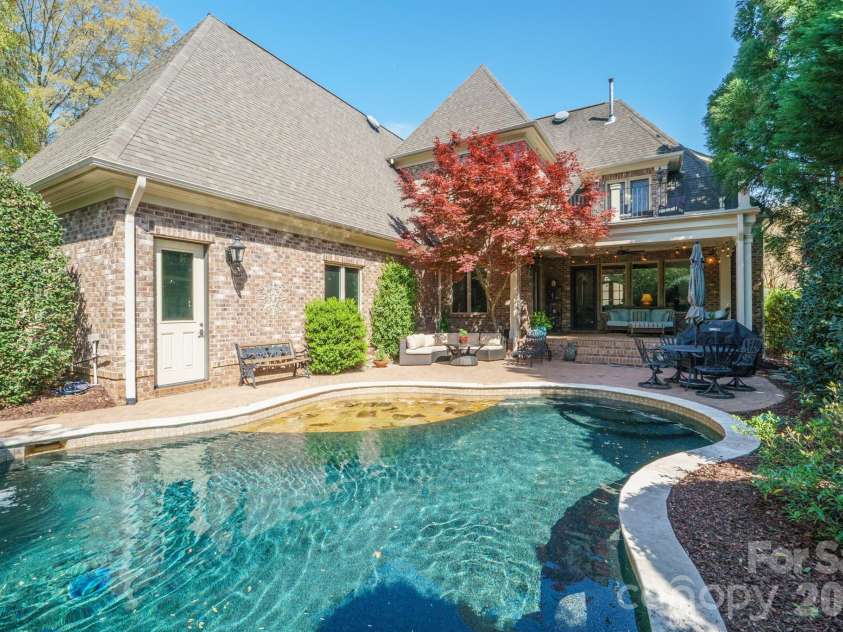 20609 Queensdale Drive, Cornelius, NC 28031.  MLS# CAR4364337, YatesRealty ID 22764. 