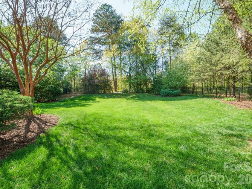 20609 Queensdale Drive, Cornelius, NC 28031.  MLS# CAR4364337, YatesRealty ID 22764. 