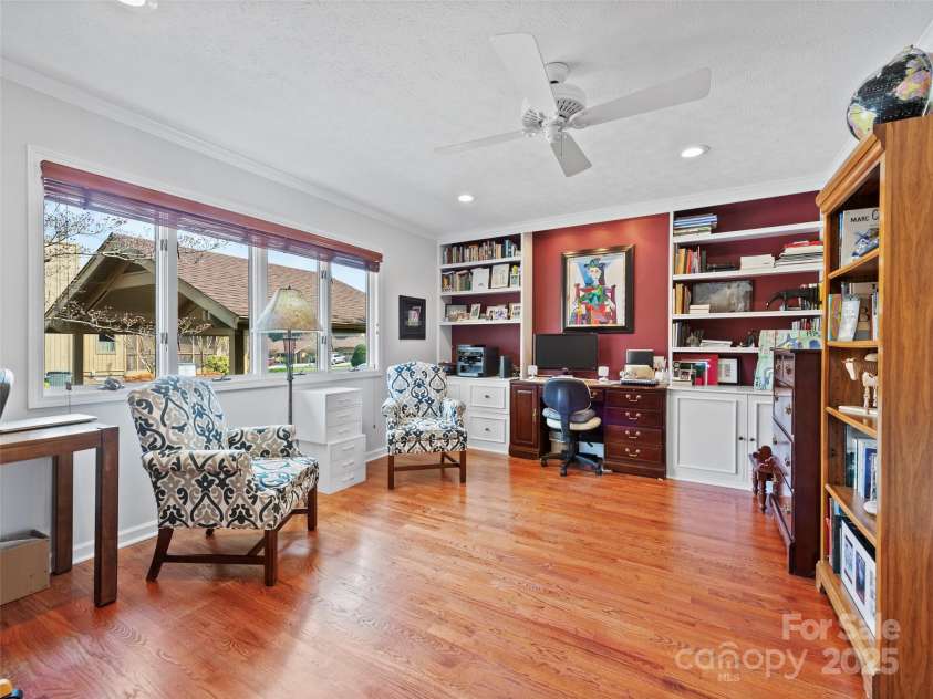 205 Wild Oak Lane, Hendersonville, NC 28791.  MLS# CAR4240419, YatesRealty ID 22765. 