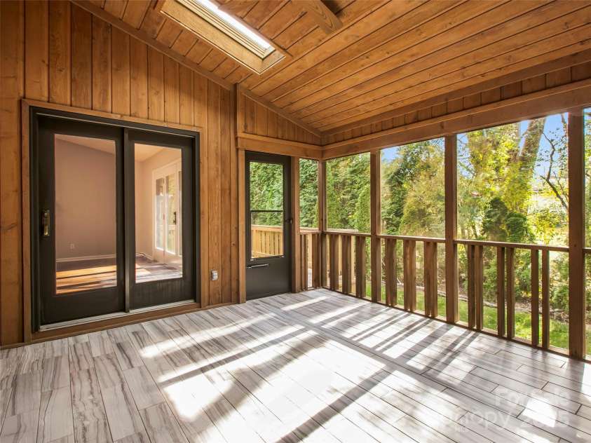 205 Wild Oak Lane, Hendersonville, NC 28791.  MLS# CAR4240419, YatesRealty ID 22765. 