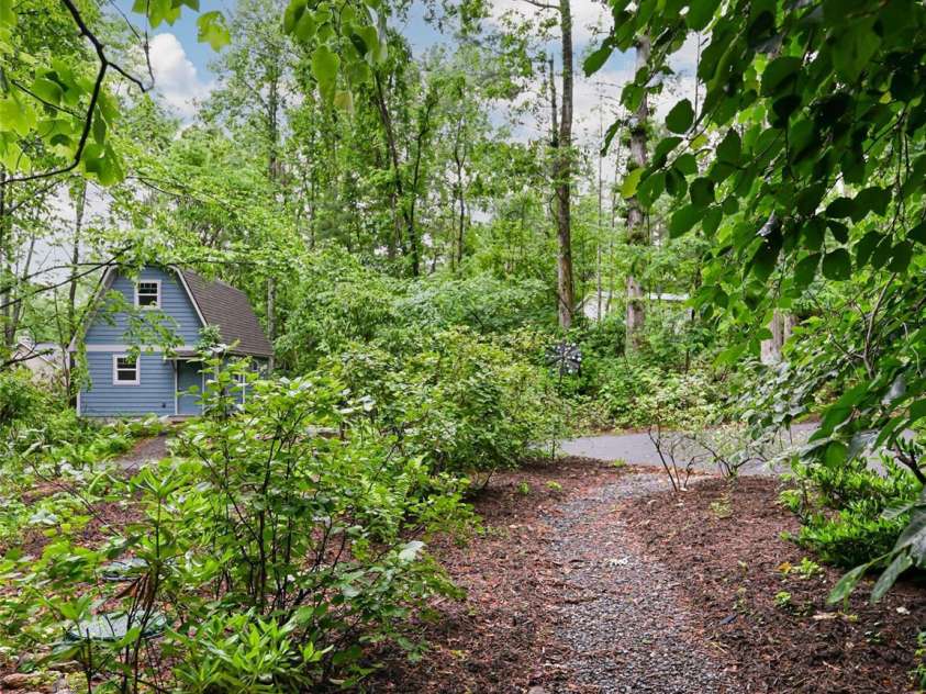17 Bohemian Lane, Asheville, NC 28805.  MLS# CAR4243280, YatesRealty ID 22766. East side walkway