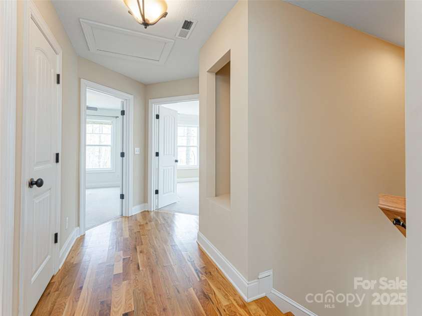 17 Bohemian Lane, Asheville, NC 28805.  MLS# CAR4243280, YatesRealty ID 22766. Upstairs hall
