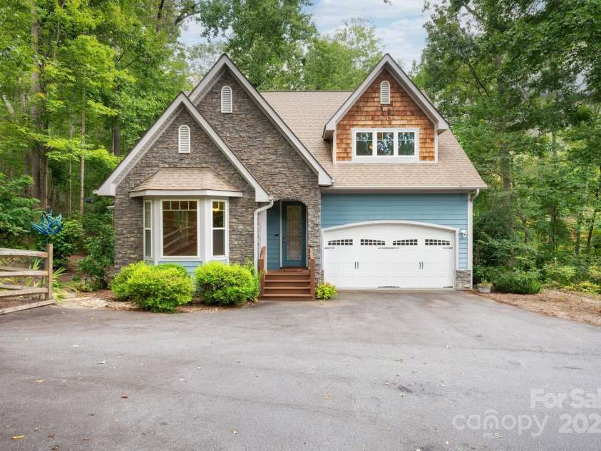 17 Bohemian Lane, Asheville, NC 28805.  MLS# CAR4293074, YatesRealty ID 22766. Ample Parking and Turn Around