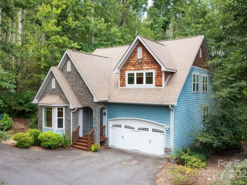 17 Bohemian Lane, Asheville, NC 28805.  MLS# CAR4293074, YatesRealty ID 22766. Beautiful Arts and Crafts Inspired Home