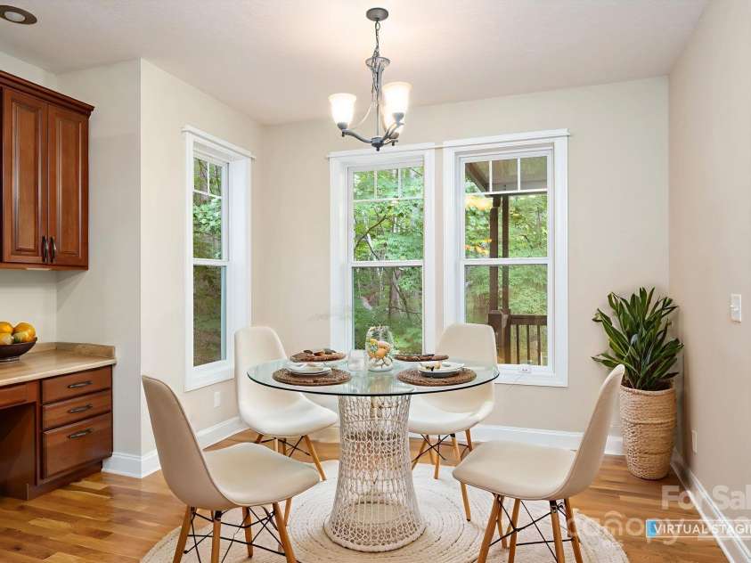 17 Bohemian Lane, Asheville, NC 28805.  MLS# CAR4293074, YatesRealty ID 22766. Lovely Breakfast Area in Kitchen