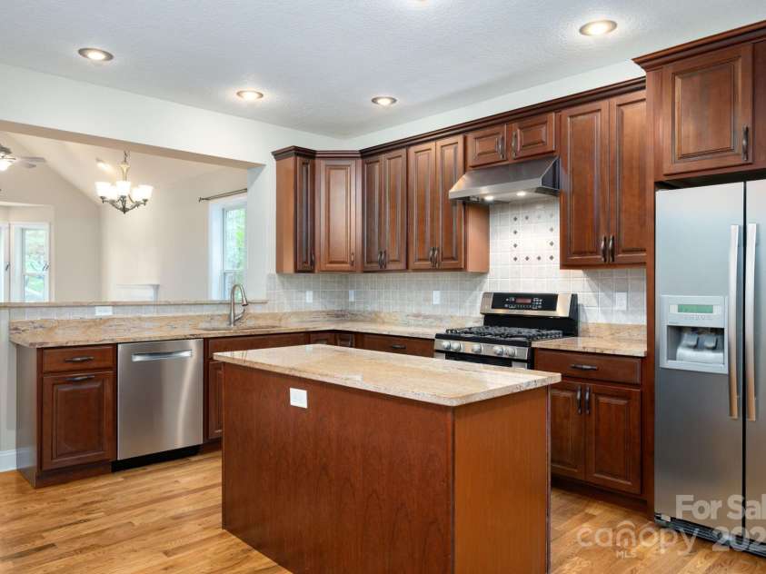 17 Bohemian Lane, Asheville, NC 28805.  MLS# CAR4293074, YatesRealty ID 22766. Ready for Your Home Chef! 
